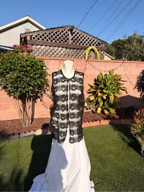 Black Lace Sleeveless Vest